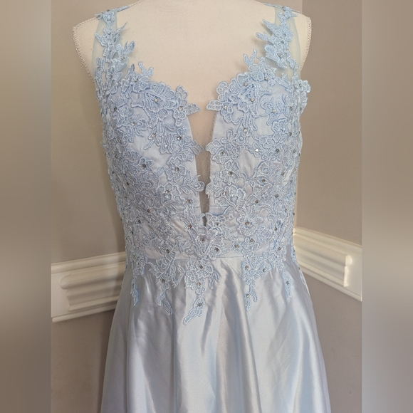 Elegant Blue Lace Dress - Picture 9 of 9